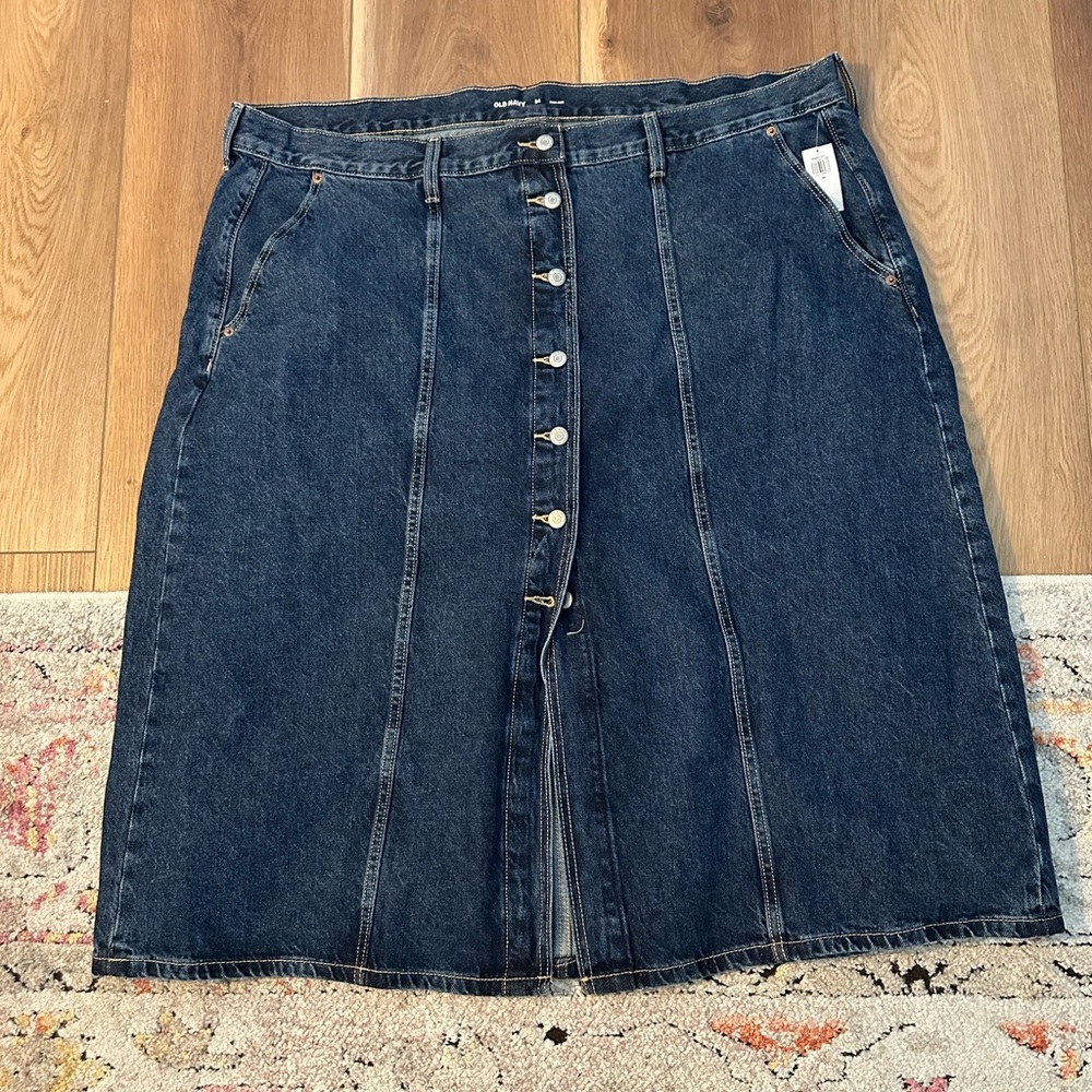 Old Navy Denim Button-Front Skirt size 24, new with tags. NWT